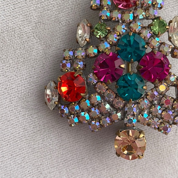 Vintage handmade Czech Christmas tree brooch. - Picture 3 of 16